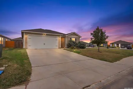 New construction Single-Family house 16000 Stratford Cv, Lytle, TX 78052 - image
