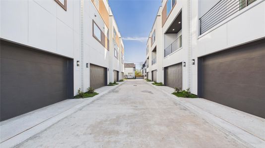 New construction Single-Family house 2423 Harrington St, Houston, TX 77026 - image
