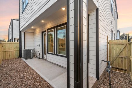 New construction Single-Family house 5915 Wheatley Hollow Ln, Houston, TX 77091 - image 4