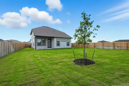 New construction Single-Family house 121 Cherrybark Oak, Castroville, TX 78009 plan Lincoln - image