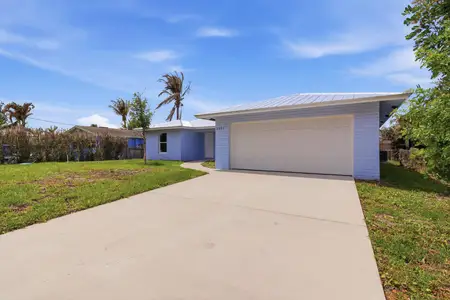 New construction Single-Family house 2805 Se Carroll St, Stuart, FL 34997 - image