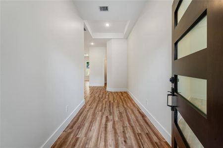 Foyer features a wide allowing allowing for easy furniture hauling.