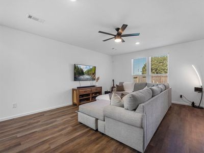 Your family room has ample space to entertain family and friends. This space features beautiful floors, neutral paint, ceiling fan with lighting, and high ceilings.