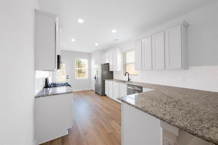 You will love the polished granite countertops, 42" white upper wood cabinetry, and a full suite of stainless-steel Whirlpool kitchen appliances.