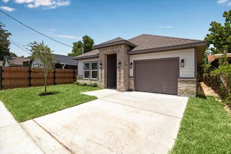 New construction Single-Family house 7947 Ave F, Houston, TX 77012 - image