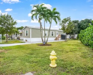 New construction Mobile Home house 5681 Sw Cypress Dr, Fort Lauderdale, FL 33312 - image