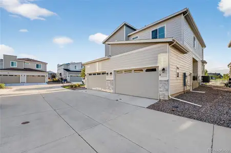 New construction Townhouse house 110 S Trussville St, Aurora, CO 80018 null- photo 0