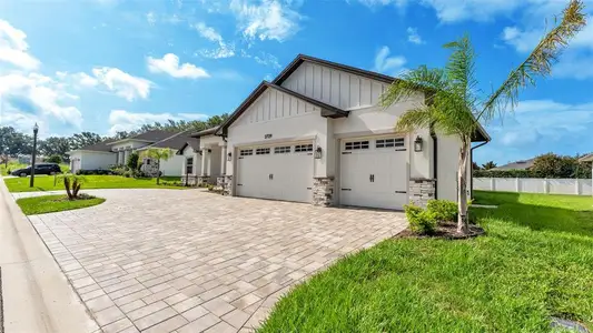 New construction Single-Family house 2729 Sunrise Landing Ln, Lakeland, FL 33812 - image