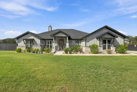 New construction Single-Family house 117 Hondo Dr, La Vernia, TX 78121 - image