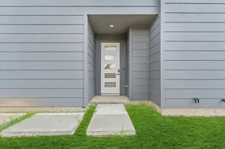 New construction Single-Family house 3002 Jensen Springs Ln, Houston, TX 77026 - image 1