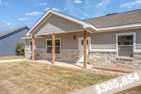 New construction Single-Family house 1130 Greenhill Dr, Canyon Lake, TX 78133 - image