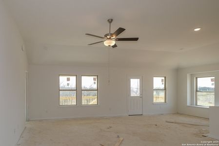 New construction Single-Family house 120 Reno Trl, Floresville, TX 78114 null- photo 3 3