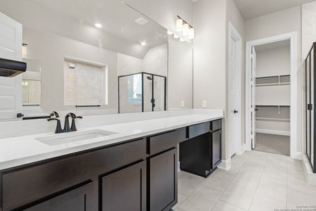 New construction Single-Family house 137 Gallant Fox Dr, Castroville, TX 78009 plan Plan 2435 - image 8