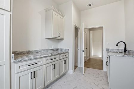 New construction Single-Family house 6002 Oakwood Ct, Granbury, TX 76049 - image 14