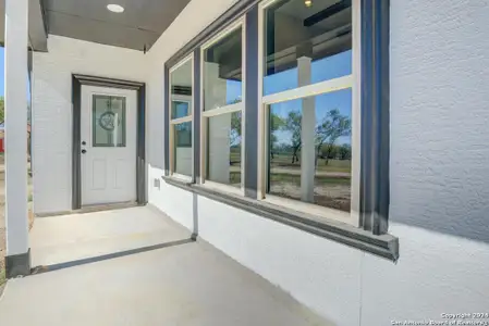 New construction Single-Family house 116 Hidden Rnch, Floresville, TX 78114 - image