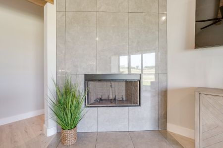 New construction Single-Family house 561 Royal Santana Run (Model Home), Weatherford, TX 76087 plan The Houston II - image 8