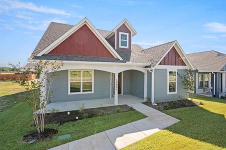 View of front of house featuring a front yard