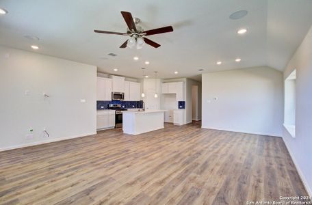 New construction Single-Family house 1610 Couser Ave, New Braunfels, TX 78132 Enclave - Bermuda- photo 13 13