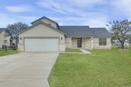New construction Single-Family house 335 Knollwood Cir, Bandera, TX 78003 - image
