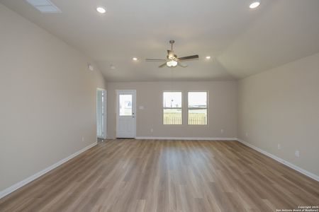 New construction Single-Family house 5203 Hunters Park, Converse, TX 78109 Freestone- photo 6 6