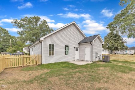New construction Single-Family house 401 N Raiford St, Selma, NC 27576 null- photo 3 3