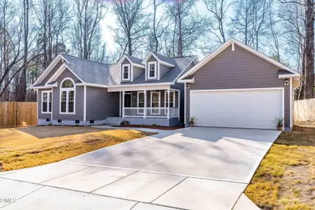 New construction Single-Family house 820 E Cardinal Dr, Fuquay Varina, NC 27526 - image