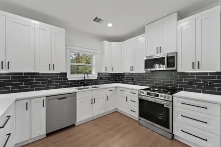 New construction Single-Family house 4208 Castor, Unit A, Houston, TX 77022 - image 4