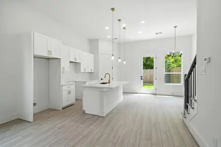 New construction Single-Family house 7117 England St, Unit C, Houston, TX 77021 - image 7