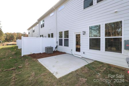 New construction Townhouse house 2033 Bayou Trace Dr, Charlotte, NC 28262 null- photo 29 29