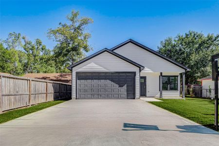 New construction Single-Family house 6705 Roanoke St, Houston, TX 77028 - image