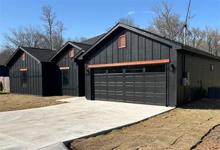 New construction Single-Family house 286 Keanahalululu Ln E, Bastrop, TX 78602 null- photo 1 1