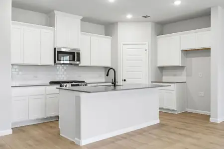 New construction Single-Family house 3300 Goshawk Dr, Denton, TX 76208 plan Trenton - image 7