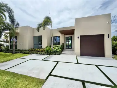 New construction Single-Family house 2030 N Hibiscus Dr, North Miami, FL 33181 - image