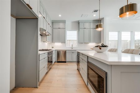 New construction Single-Family house 411 W Drew St, Houston, TX 77006 - image 18
