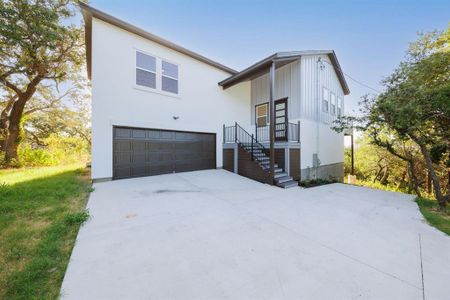 New construction Single-Family house 18716 W Lakeview Dr, Jonestown, TX 78645 - photo 0