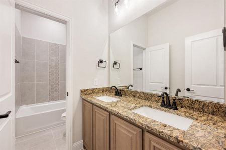 New construction Single-Family house 324 Bowrider Ln, Granbury, TX 76049 plan Carolina - image 12