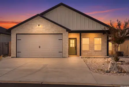 New construction Single-Family house 1012 Creswell Ln, Kerrville, TX 78028 - image