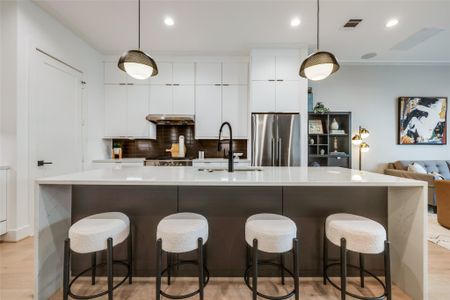 New construction Single-Family house 602 W Clay St, Houston, TX 77019 - image 9