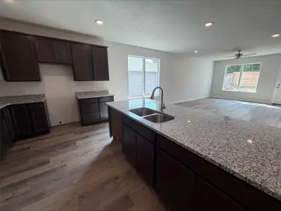 New construction Single-Family house 305 Rockbridge Dr, Huntsville, TX 77340 plan The 1818 - image