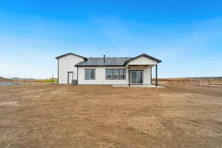 New construction Single-Family house 305 Plains Pkwy, Hudson, CO 80642 plan Somerset - image 4