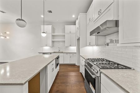 New construction Single-Family house 1705 Bologna Ln, Houston, TX 77055 - image 5