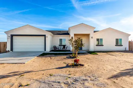 New construction Single-Family house 35207 W Eason Ave, Tonopah, AZ 85354 - image