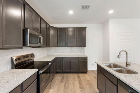 New construction Single-Family house 604 Rockbridge Dr, Huntsville, TX 77340 - image 17