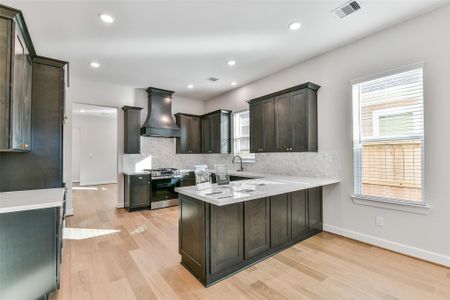 New construction Single-Family house 2515 S Houston Ave, Pearland, TX 77581 - image 7