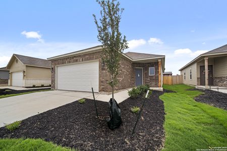 New construction Single-Family house 710 Jennifer Way, New Braunfels, TX 78130 RC Ridgeland- photo 0