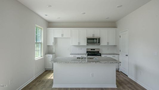 New construction Single-Family house 1012 Leo Minor Ln, Wendell, NC 27591 Penwell - photo 2 2