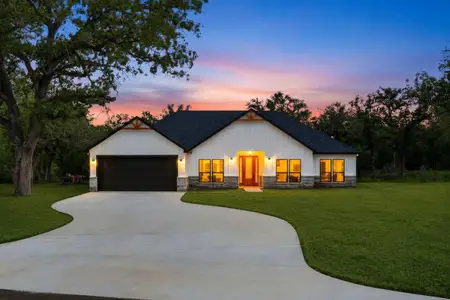 New construction Single-Family house 315 Post Oak St, Gonzales, TX 78629 - image