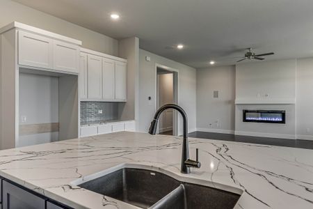 New construction Single-Family house 111 Muscogee Dr, Waxahachie, TX 75165 plan The Cedarcrest - image 13