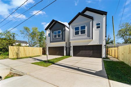 New construction Single-Family house 9023 Comal St, Houston, TX 77051 - photo 1 1