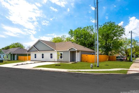 New construction Multi-Family house 605-607 Hudson St, Seguin, TX 78155 - image